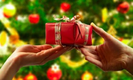 Πως σχετίζονται τα δώρα με την ευτυχία; (έρευνα)